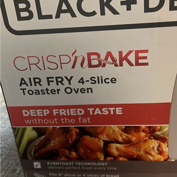 BLACK + DECKER Crisp ‘N Bake Air Fry 4-Slice Toaster Oven, Crisp n' Bake air fry - Picture 2 of 5
